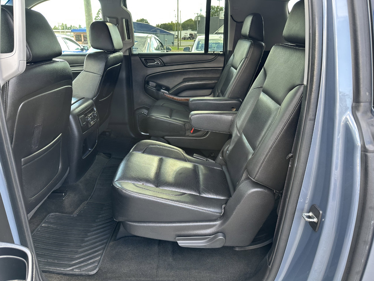 Used 2016 Chevrolet Suburban LTZ image 9