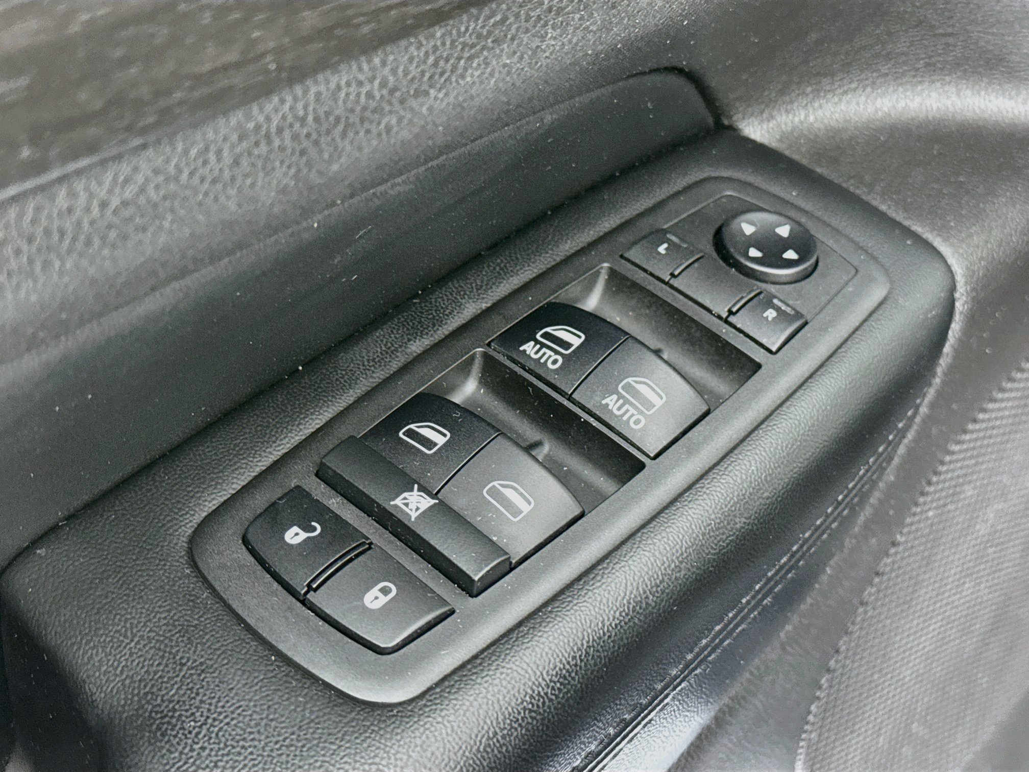 Used 2018 Jeep Grand Cherokee Altitude AWD/4WD image 18