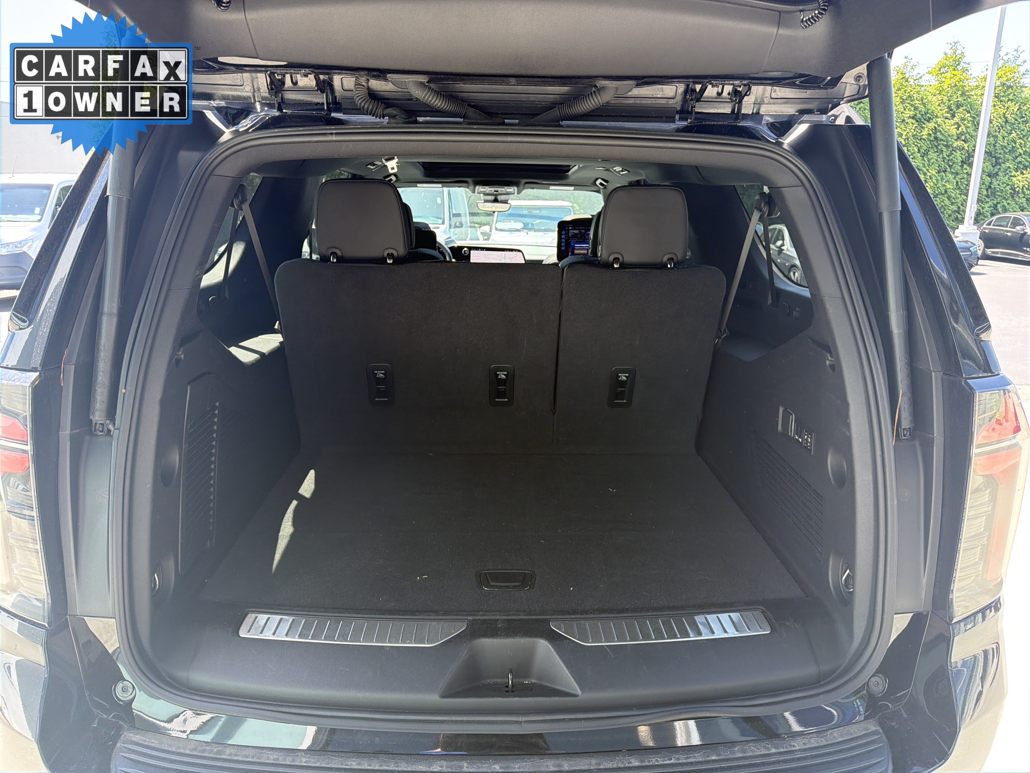 Used 2025 Chevrolet Suburban Premier AWD/4WD image 34