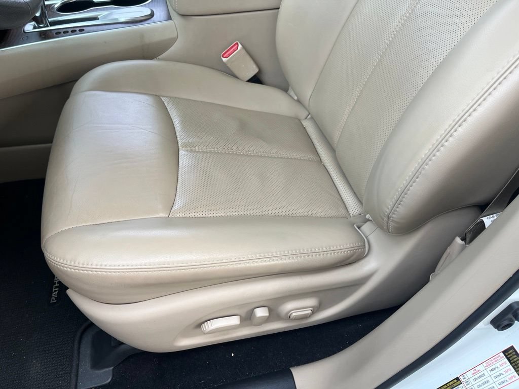 Used 2017 Nissan Pathfinder Platinum FWD image 16