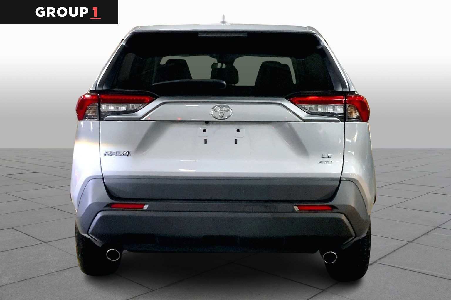 Used 2022 Toyota RAV4 LE image 4