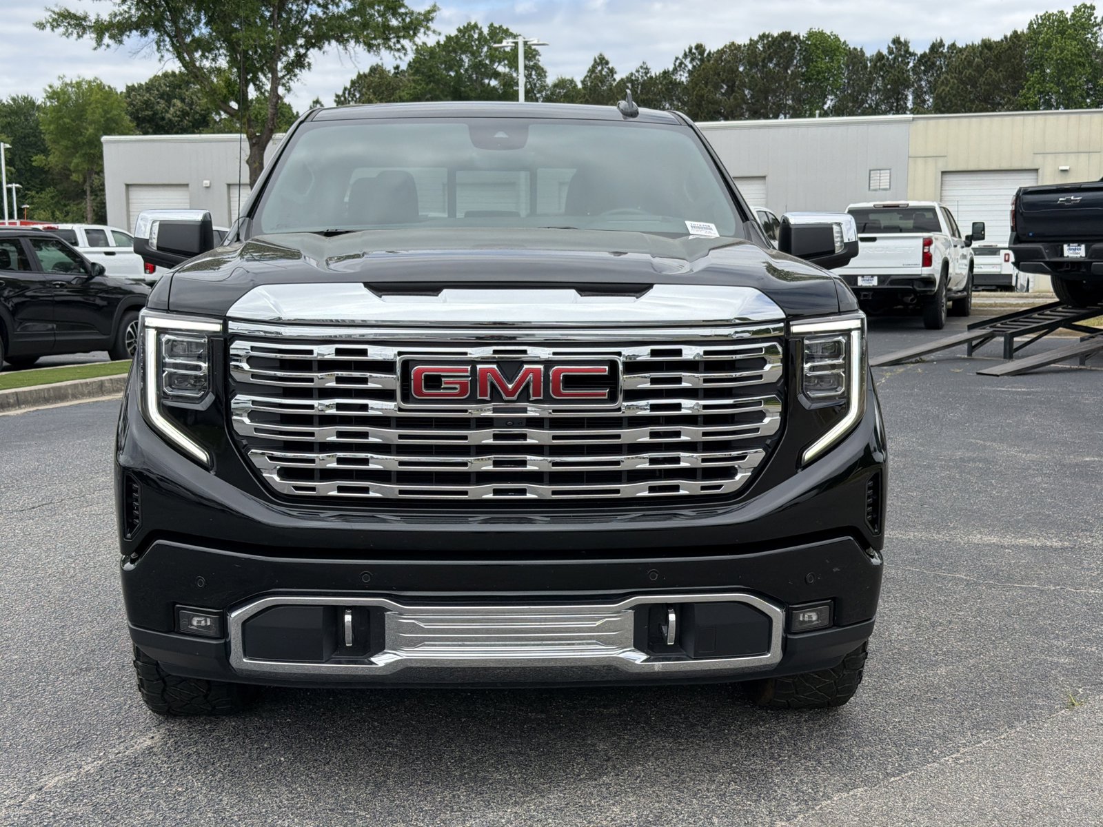 Used 2024 GMC Sierra 1500 Denali w/ Technology Package AWD/4WD image 5