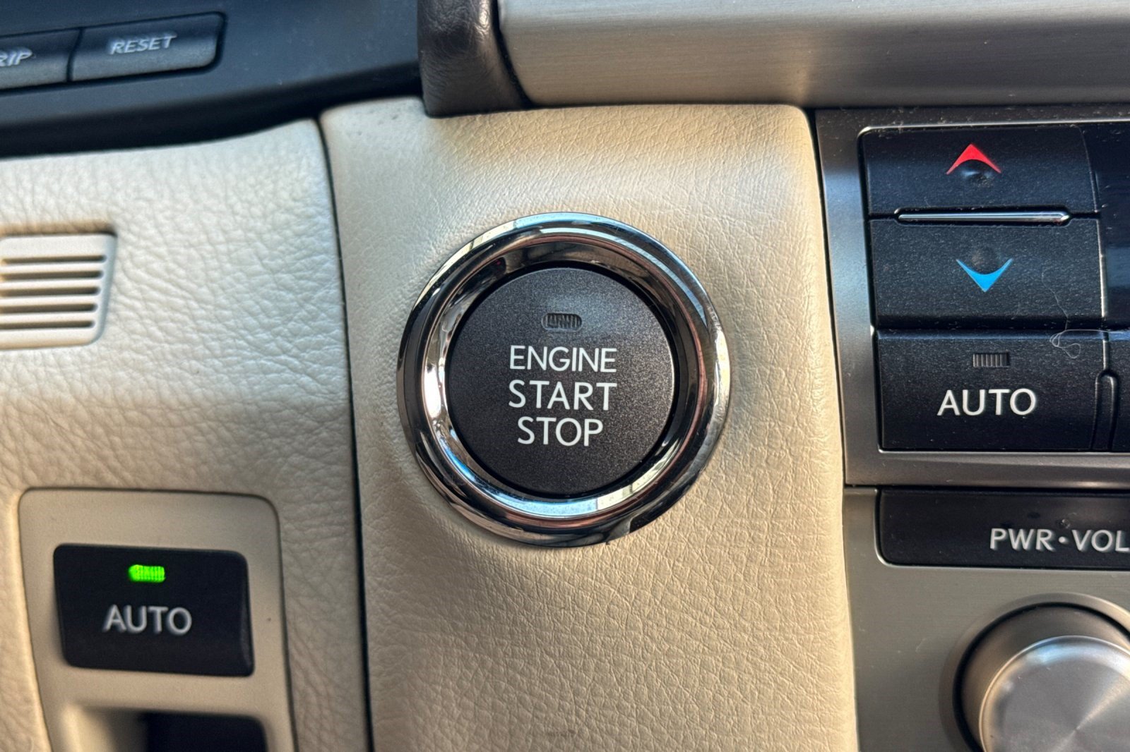 Used 2013 Lexus LS 460 w/ Comfort Pkg RWD image 17
