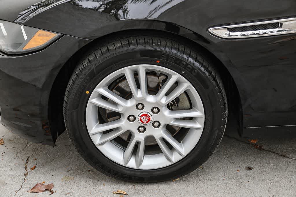 Used 2018 Jaguar XE Premium AWD/4WD image 9