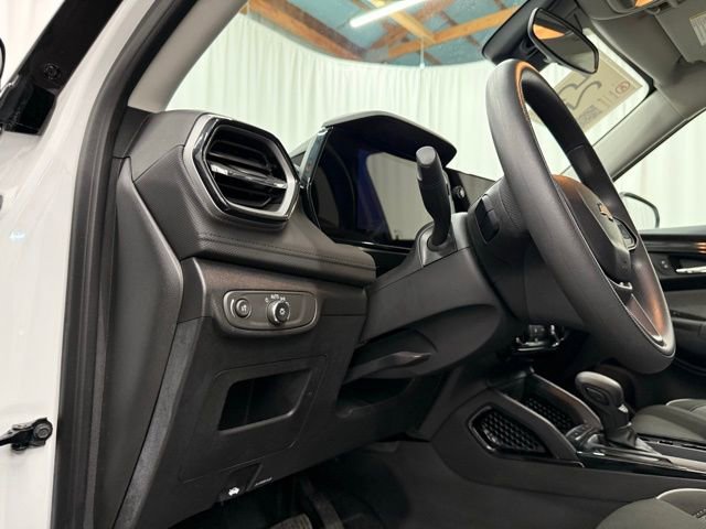 Used 2025 Chevrolet TrailBlazer LT image 16