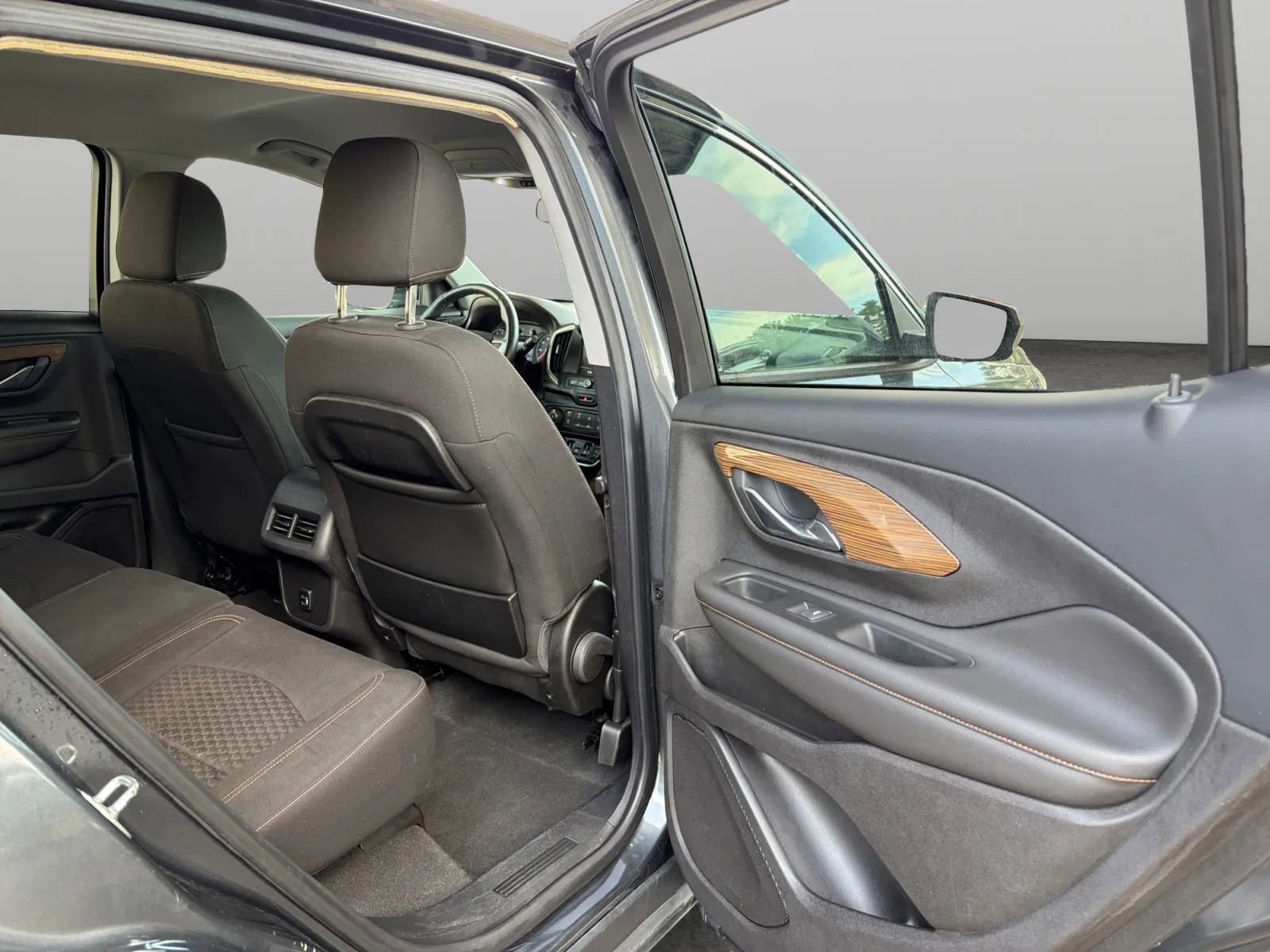 Used 2018 GMC Terrain SLE AWD/4WD image 15