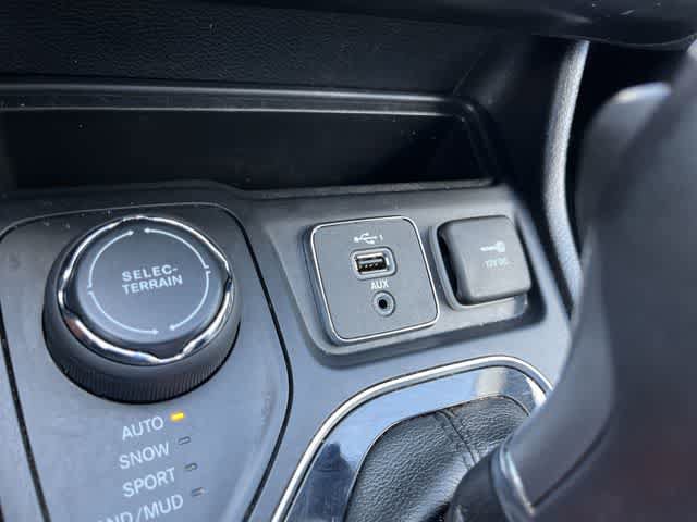 Certified 2019 Jeep Cherokee Limited AWD/4WD image 26