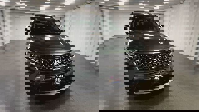 Used 2023 Kia Sorento S w/ Panoramic Sunroof Package image 3