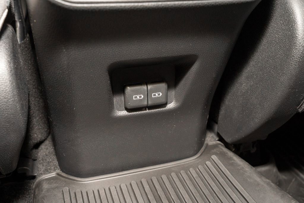 Used 2022 Toyota RAV4 XLE image 8