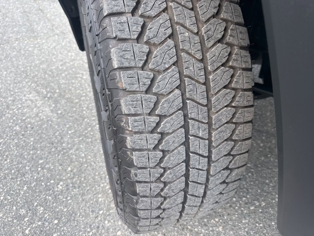 Used 2024 Chevrolet Colorado Trail Boss w/ Technology Package image 31