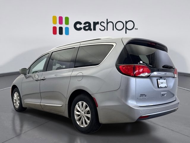 Used 2019 Chrysler Pacifica Touring-L FWD image 3
