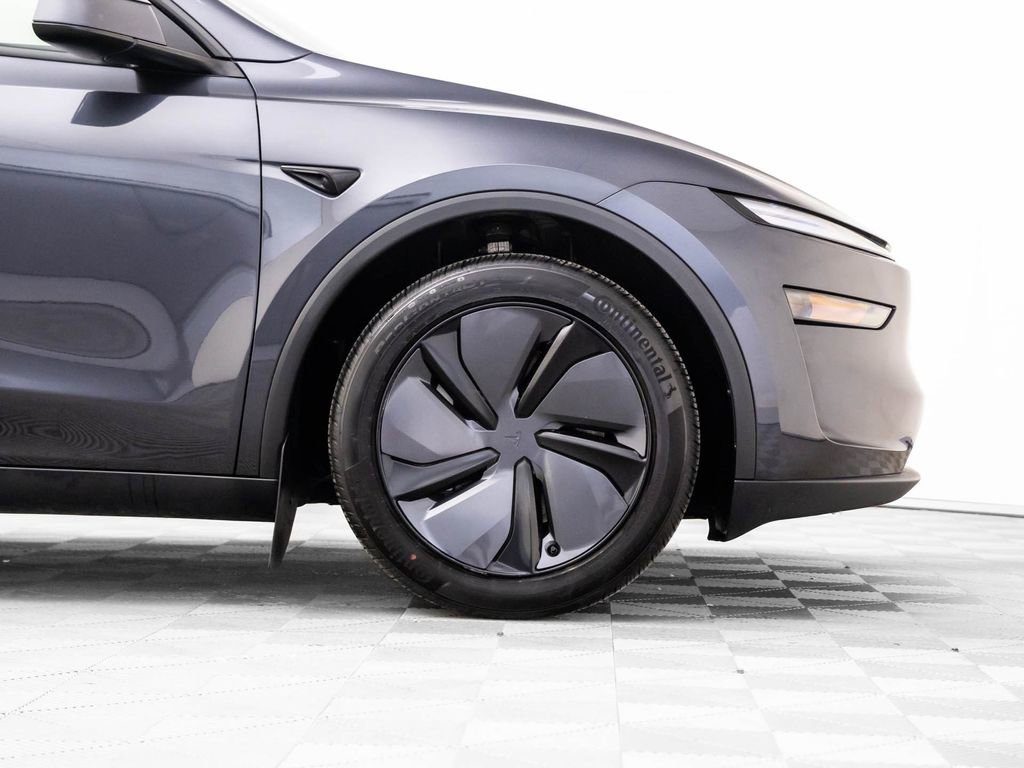 Used 2026 Tesla Model Y 2WD image 33
