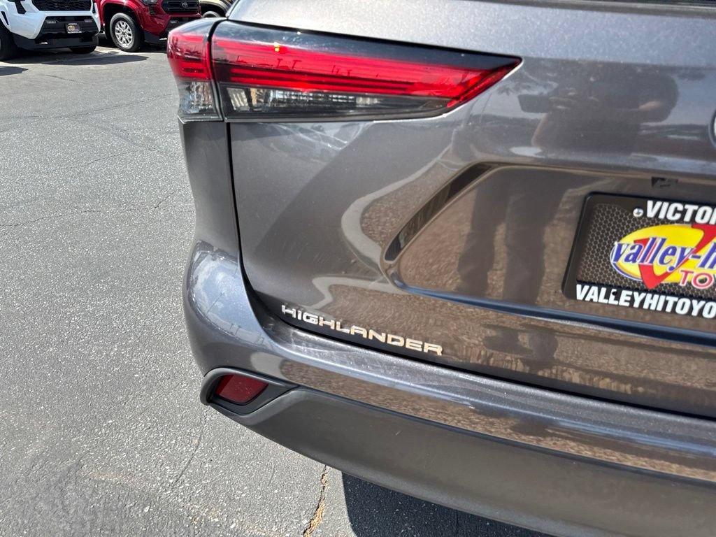 Used 2023 Toyota Highlander XLE AWD/4WD image 8