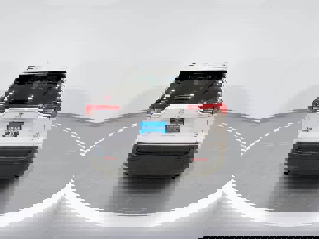 Used 2021 Toyota RAV4 XLE w/ Convenience Package image 7