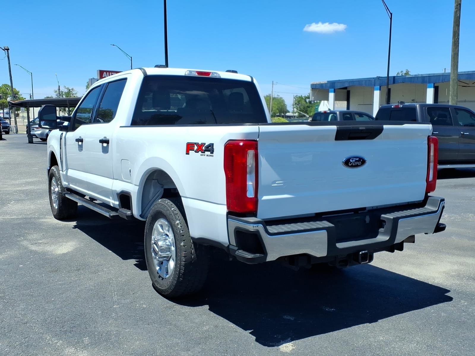 Used 2023 Ford F350 XLT w/ FX4 Off-Road Package AWD/4WD image 14