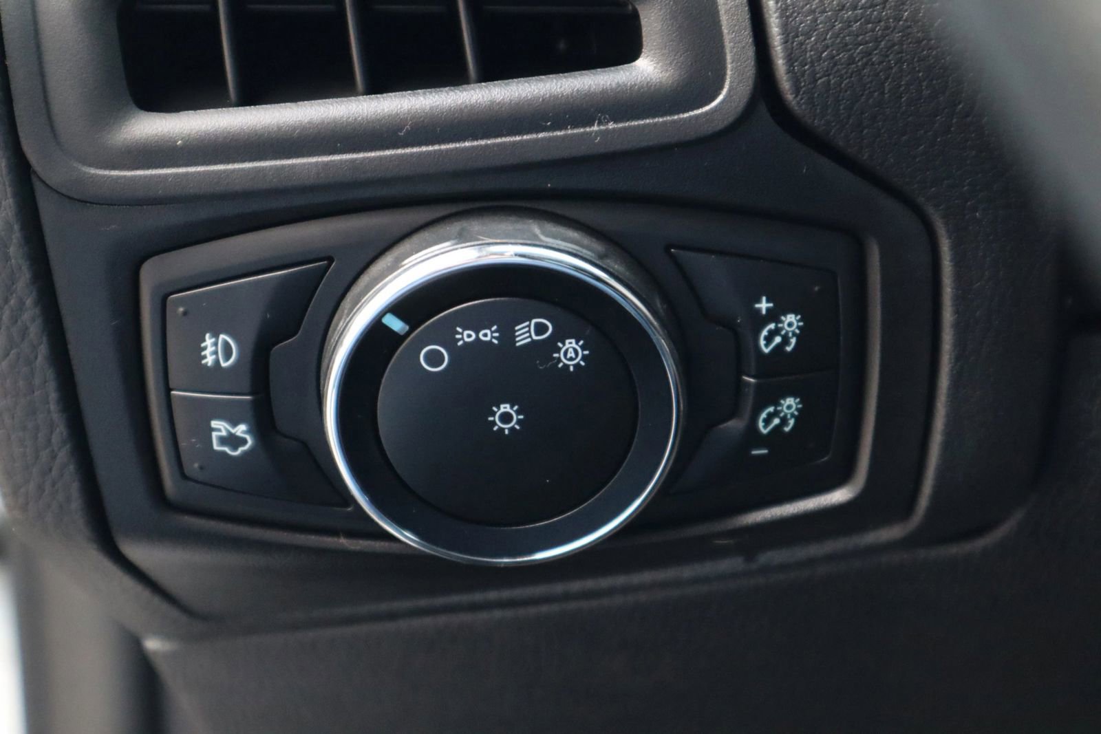 Used 2014 Ford Focus SE w/ Equipment Group 201A image 25