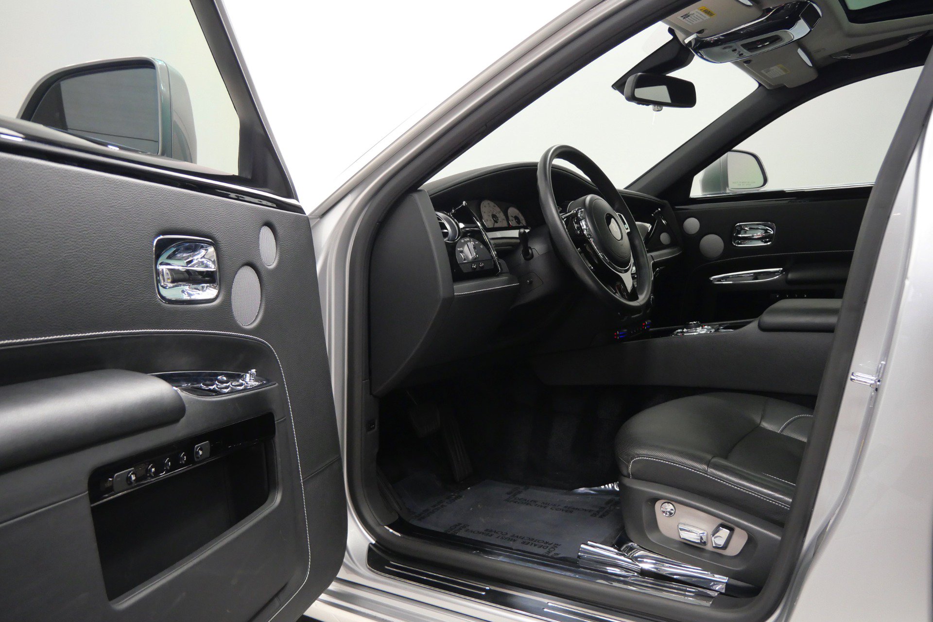 Used 2013 Rolls-Royce Ghost RWD image 22