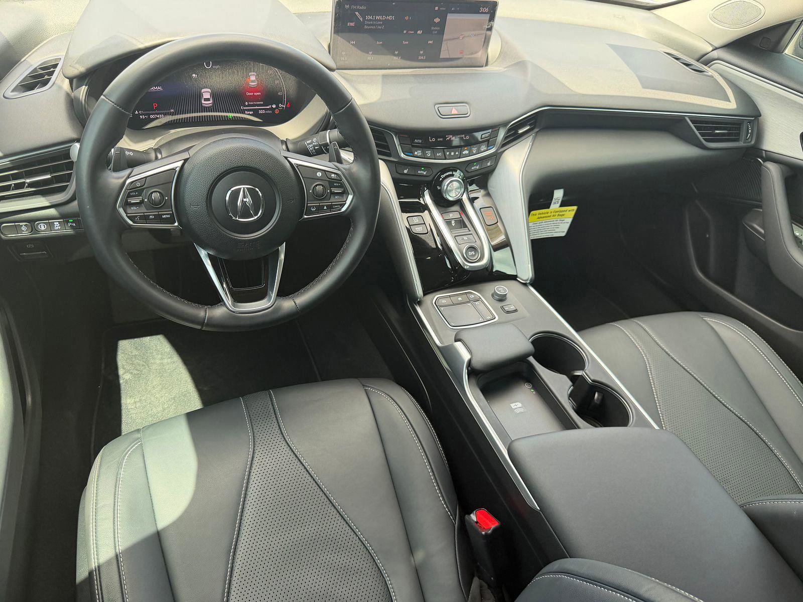 Certified 2025 Acura TLX w/ Technology Package image 4