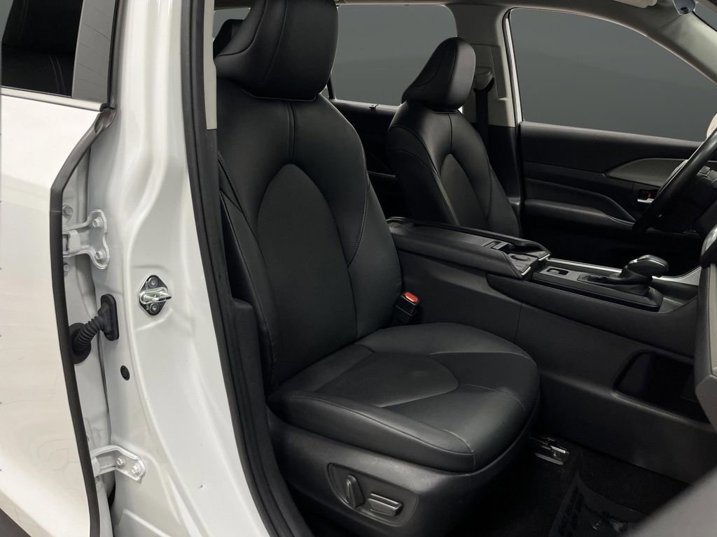 Used 2024 Toyota Grand Highlander XLE image 31