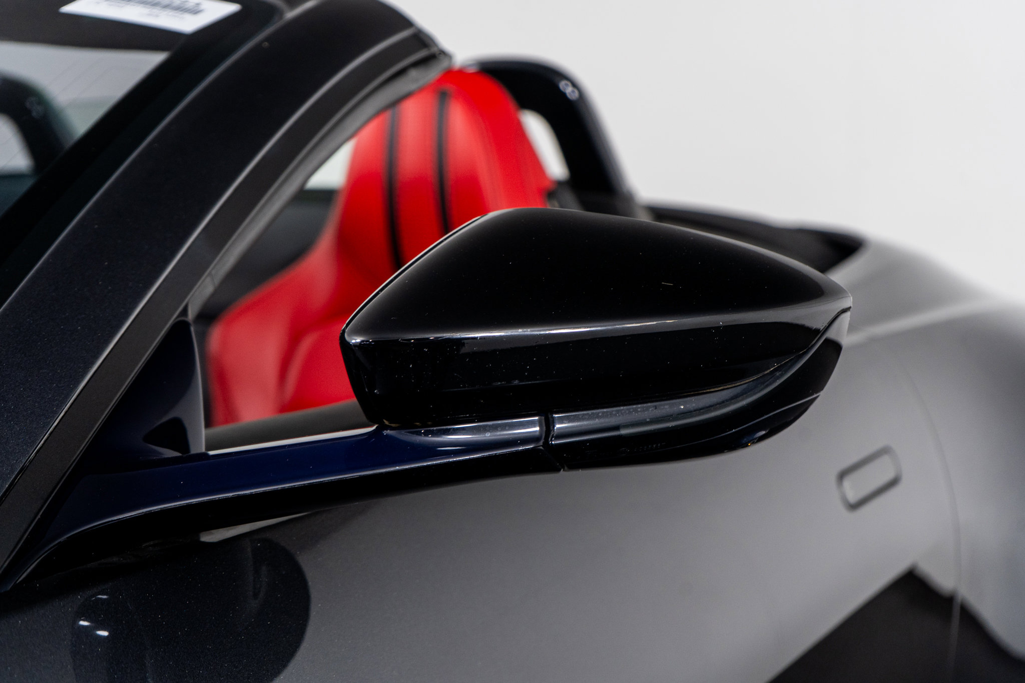 Used 2021 Aston Martin V8 Vantage Roadster image 27