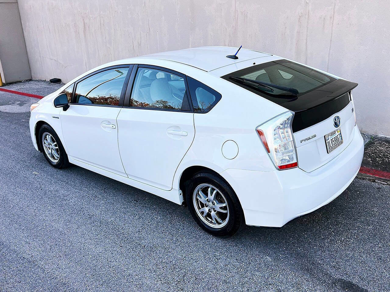 Used 2010 Toyota Prius Five image 24
