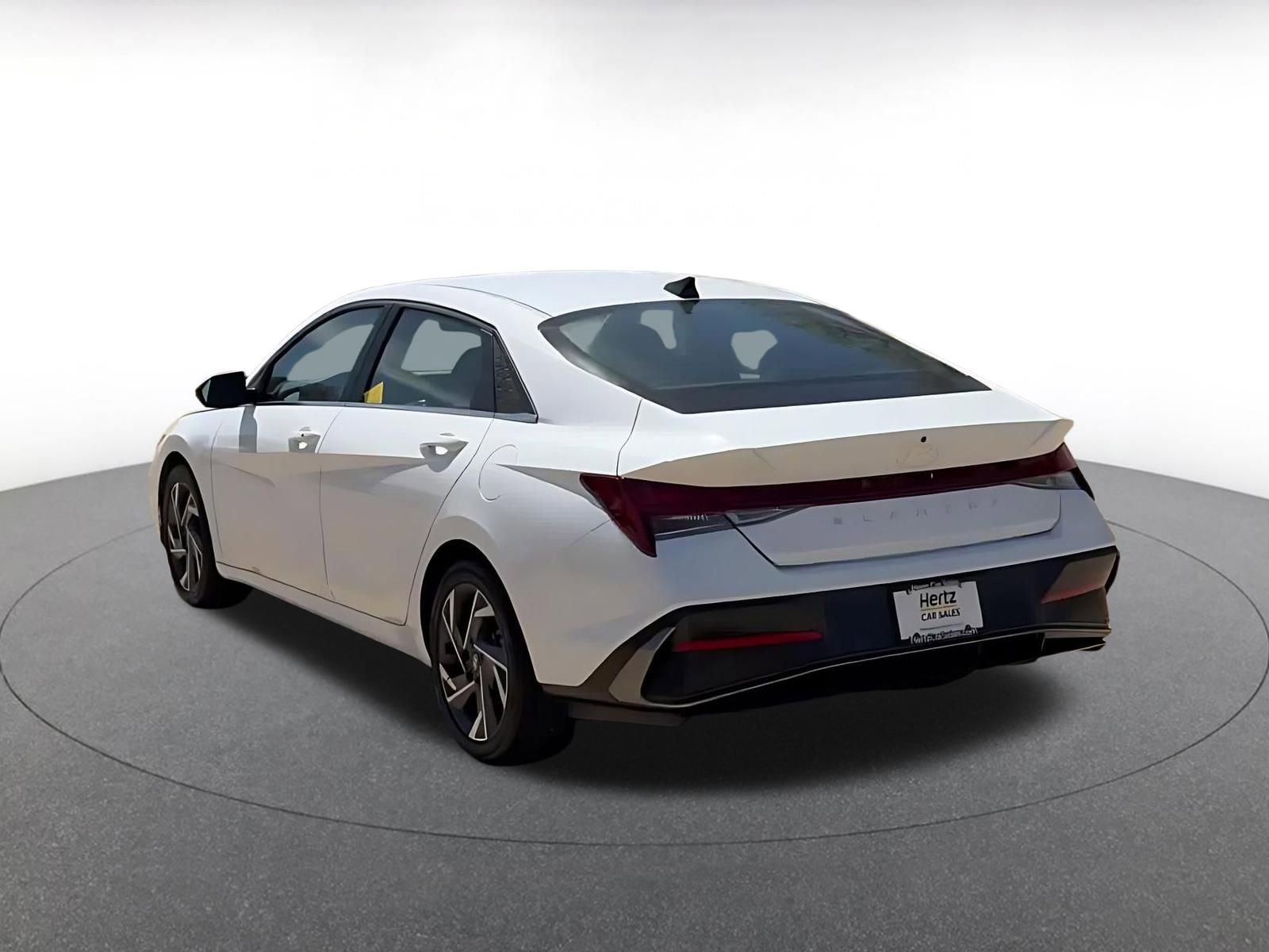 Used 2025 Hyundai Elantra SEL image 11