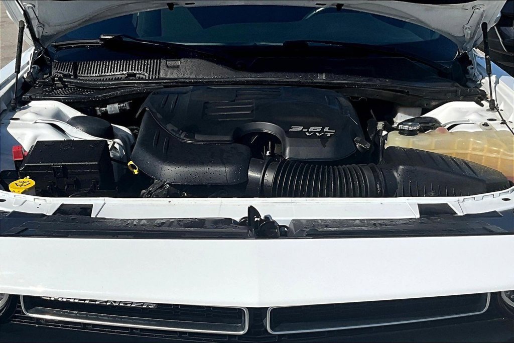 Used 2023 Dodge Challenger SXT RWD image 9