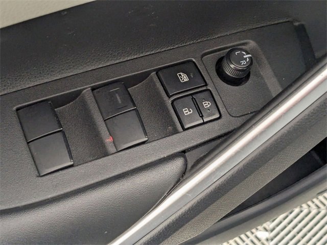 Used 2024 Toyota Corolla Cross L image 11