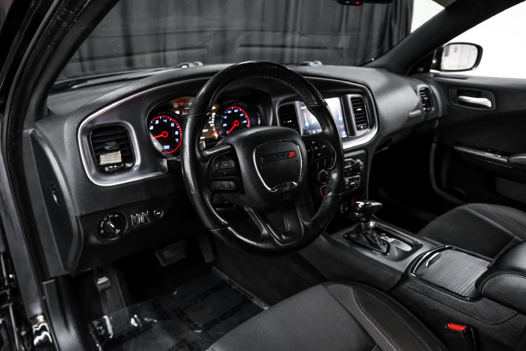 Used 2019 Dodge Charger SXT w/ Blacktop Package AWD/4WD image 3