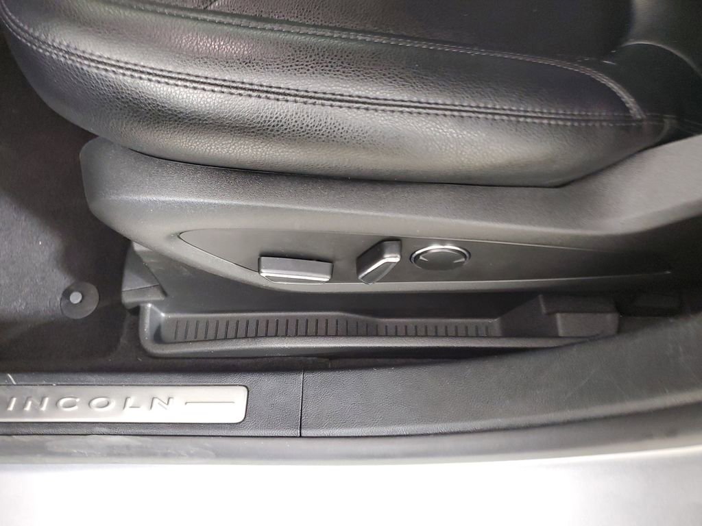 Used 2023 Lincoln Nautilus FWD image 23