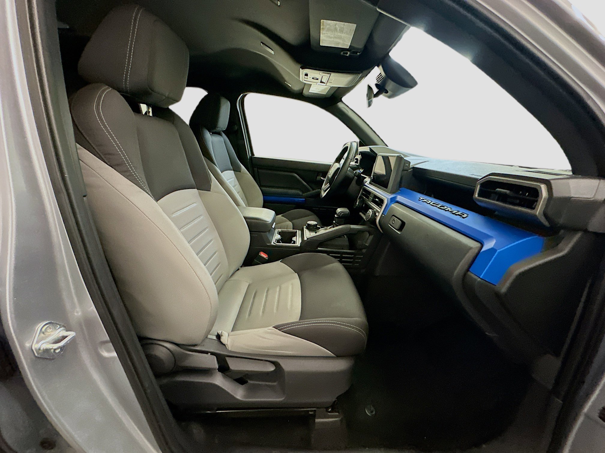 Used 2025 Toyota Tacoma TRD Off-Road AWD/4WD image 32