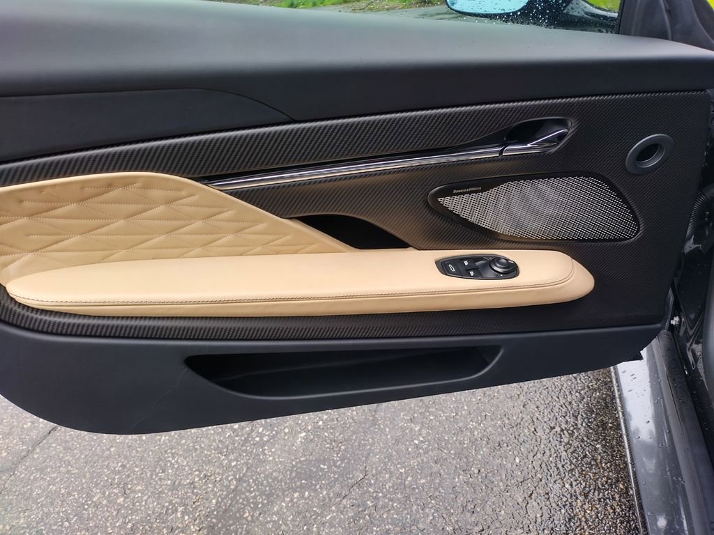 Used 2024 Aston Martin DB12 Coupe image 8