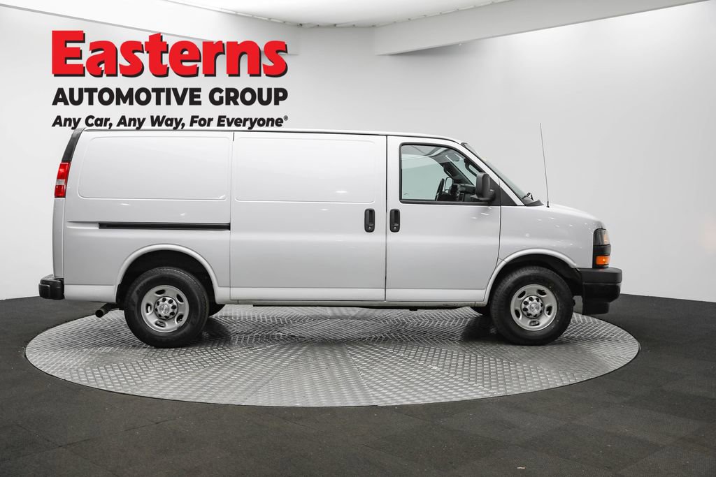 Used 2018 Chevrolet Express 2500 w/ Driver Convenience Package RWD image 4