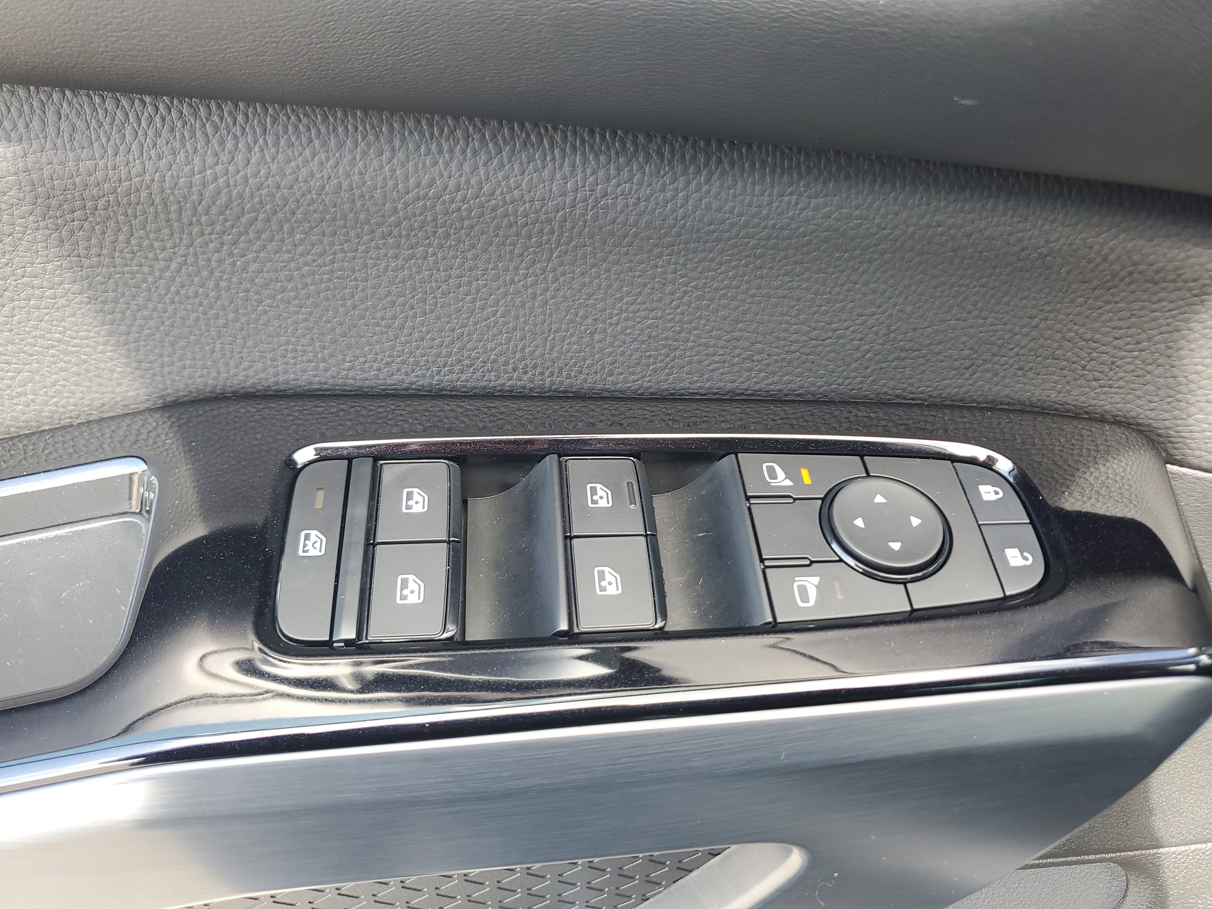 Used 2024 Nissan Pathfinder SL FWD image 28