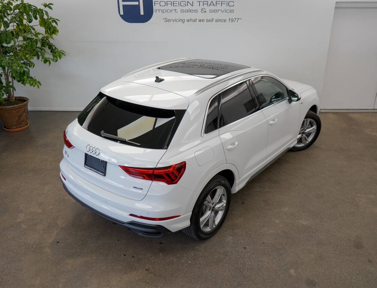 Used 2024 Audi Q3 2.0T Premium Plus w/ Premium Plus Package image 29