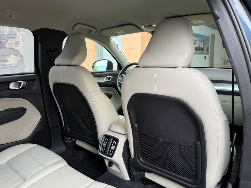 Used 2021 Volvo XC40 T5 Momentum w/ Premium Package image 21