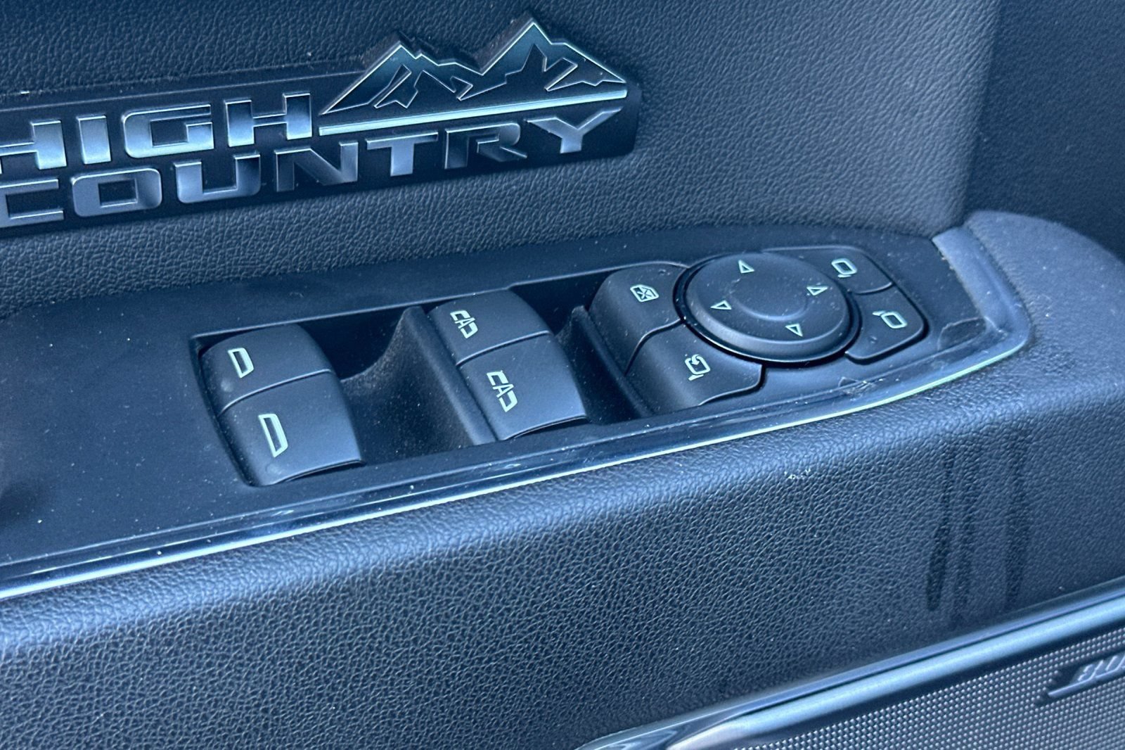 Used 2025 Chevrolet Silverado 1500 High Country AWD/4WD image 12