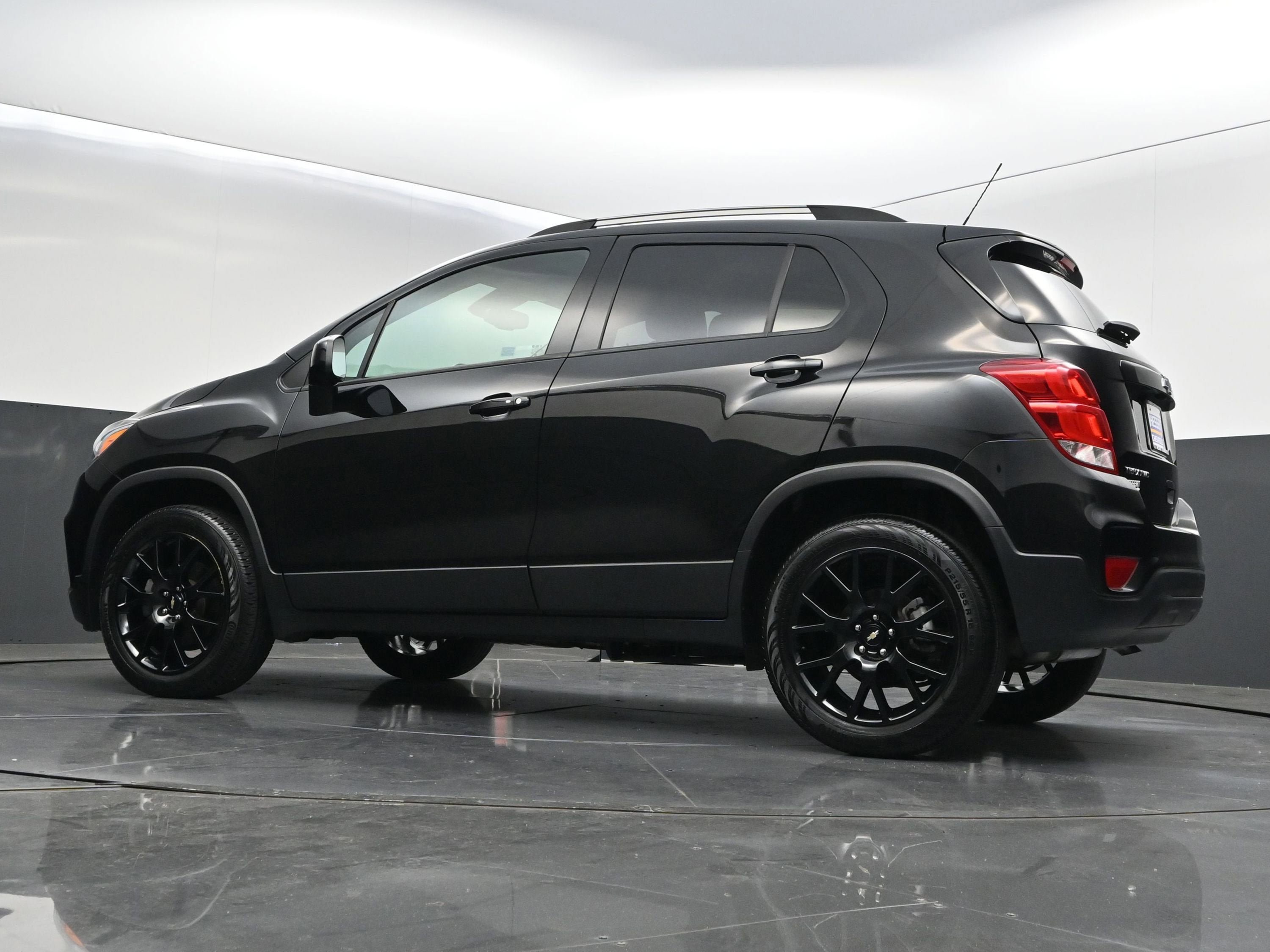Used 2022 Chevrolet Trax LT w/ Midnight Edition AWD/4WD image 37