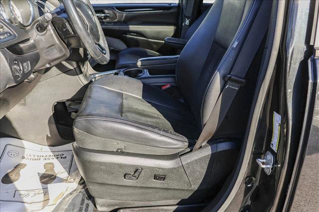 Used 2018 Dodge Grand Caravan SXT w/ Blacktop Package image 11