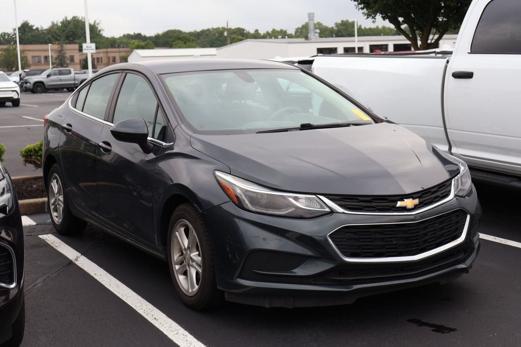 Used 2017 Chevrolet Cruze LT FWD image 3
