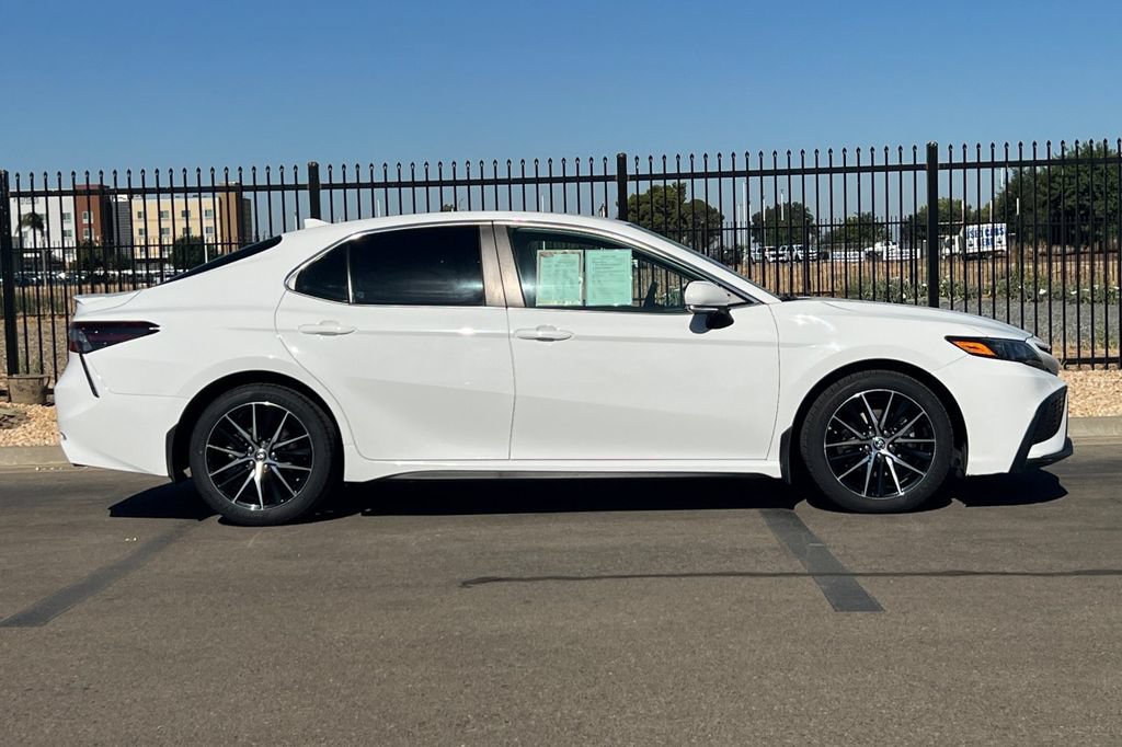 Certified 2022 Toyota Camry SE w/ Convenience Package FWD image 3
