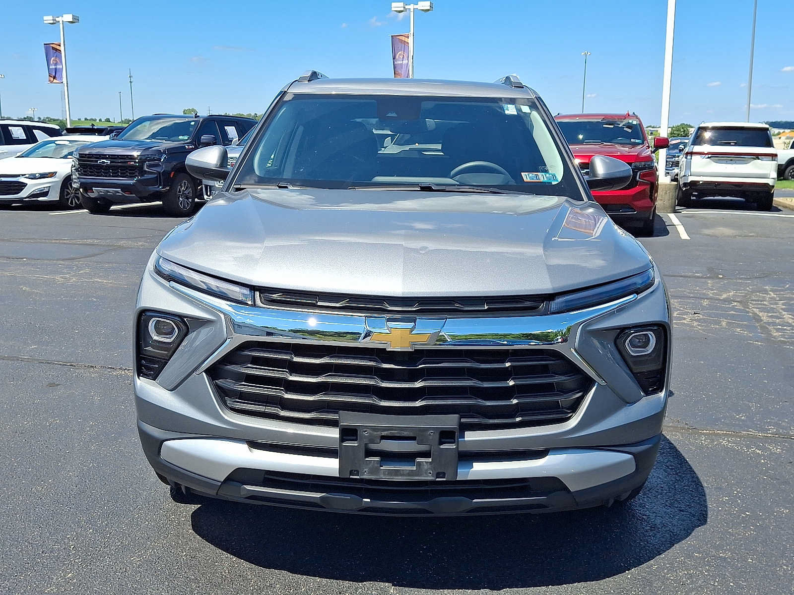 Used 2024 Chevrolet TrailBlazer LT w/ Driver Confidence Package AWD/4WD image 2