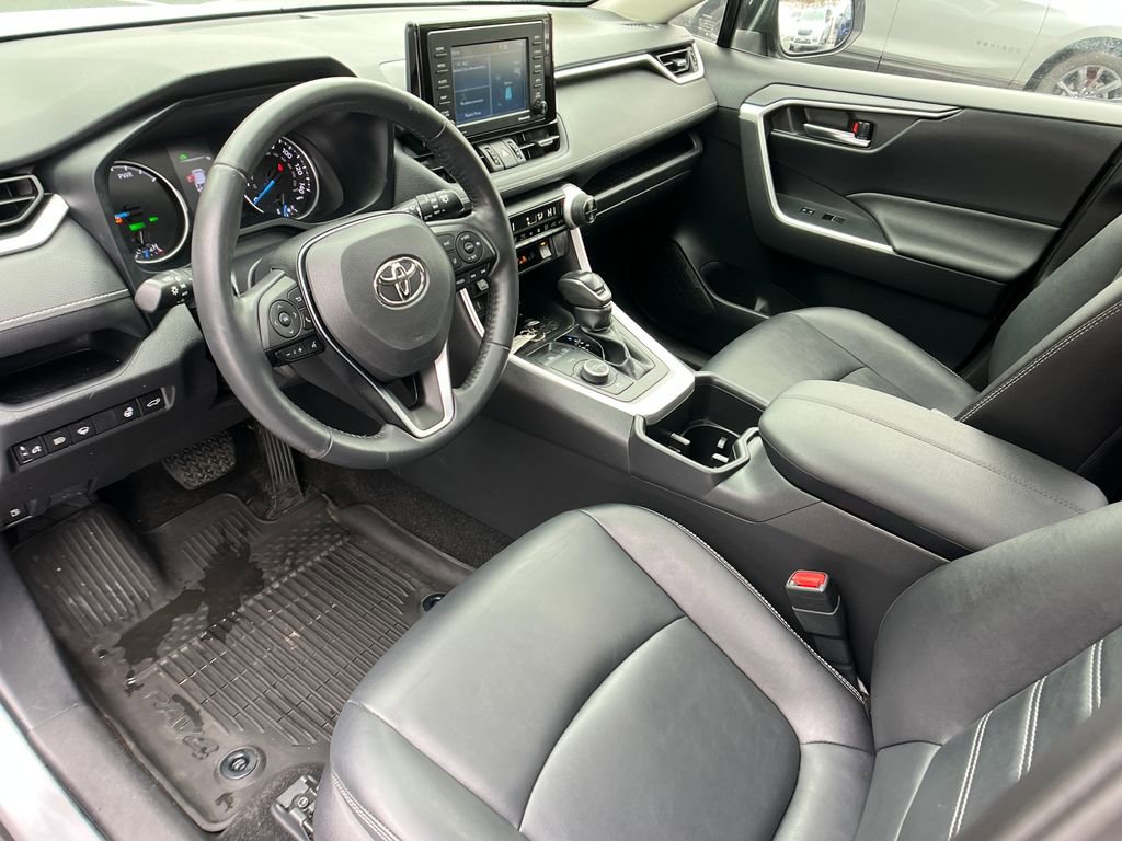 Used 2022 Toyota RAV4 XLE Premium image 10