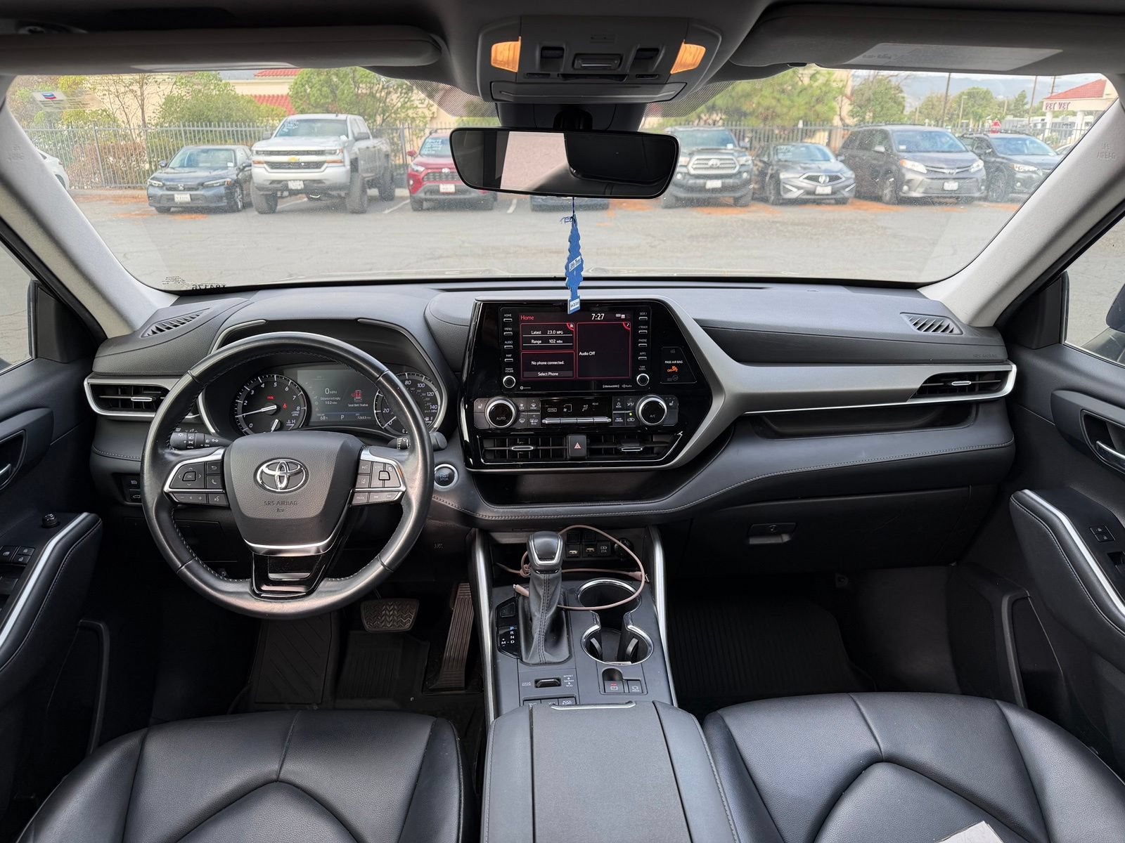 Used 2021 Toyota Highlander XLE AWD/4WD image 4