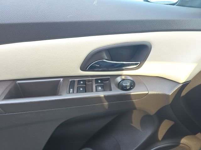 Used 2013 Chevrolet Cruze LT image 10