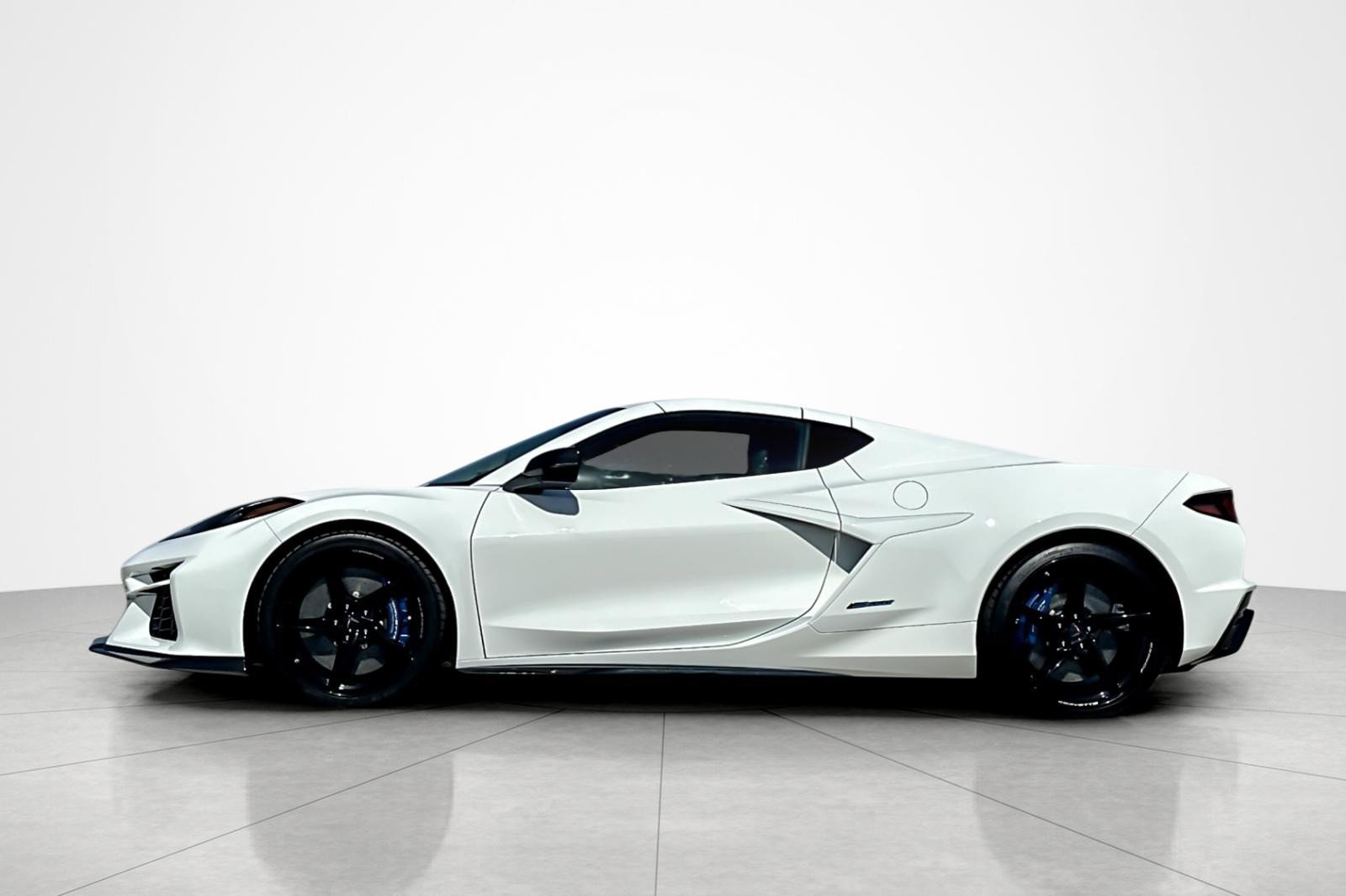Used 2026 Chevrolet Corvette E-Ray w/ Stealth Interior Trim Package AWD/4WD video 2