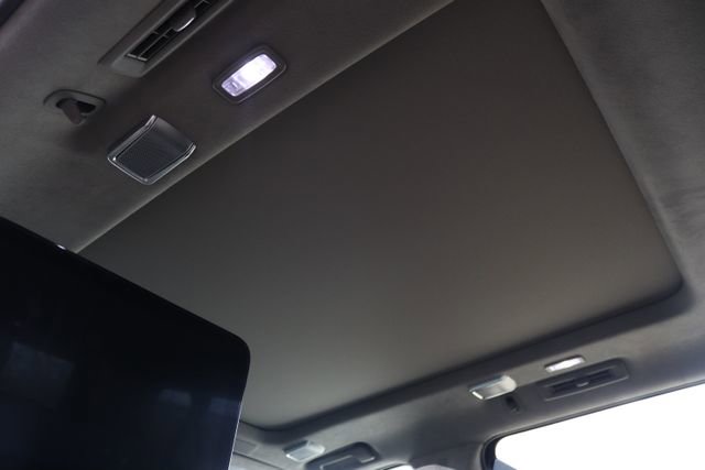 Certified 2023 Cadillac Escalade ESV Premium Luxury Platinum image 35