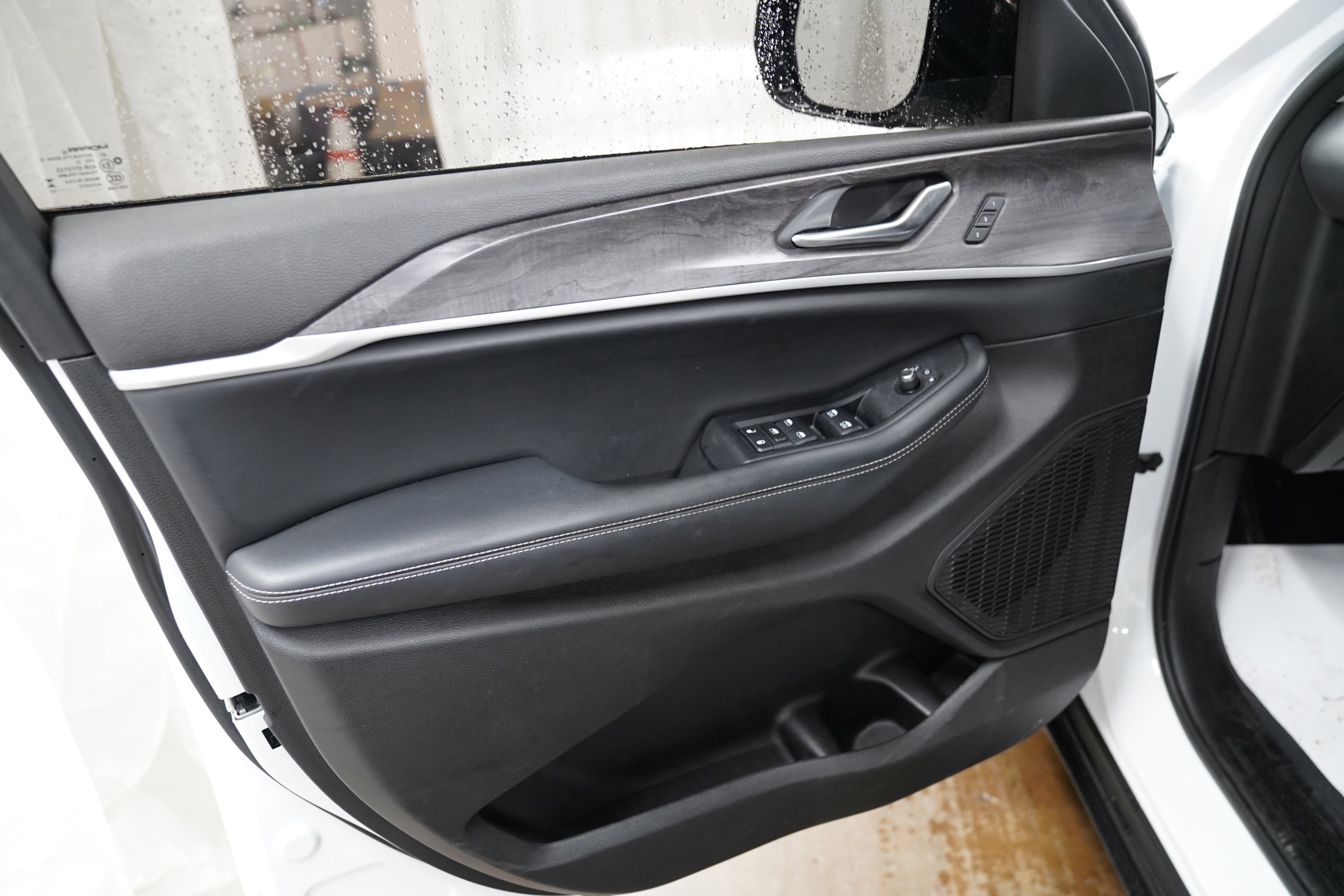 Certified 2023 Jeep Grand Cherokee L Limited AWD/4WD image 12