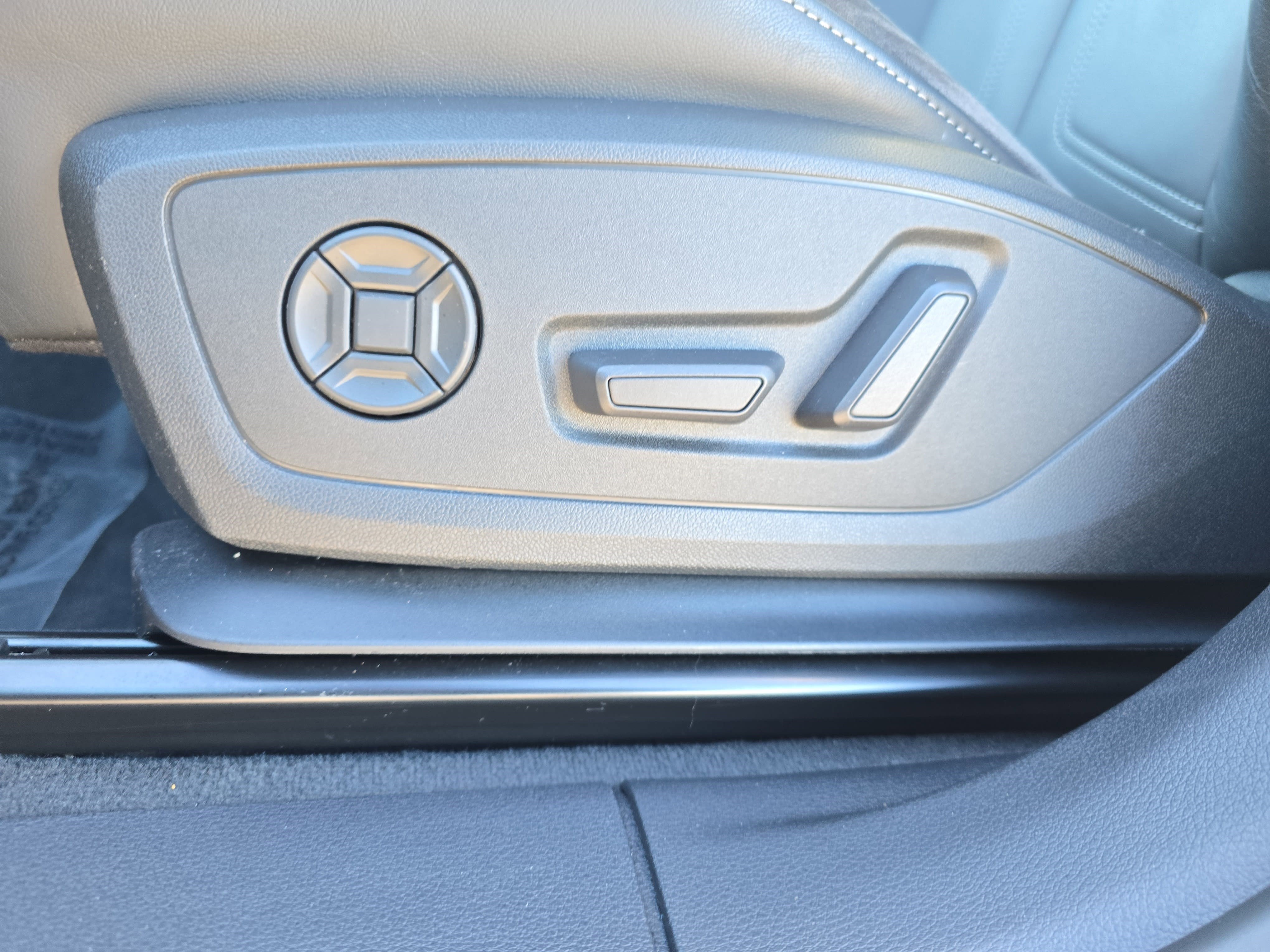 Certified 2023 Audi Q3 2.0T Premium w/ Black Optic Sport Package image 26