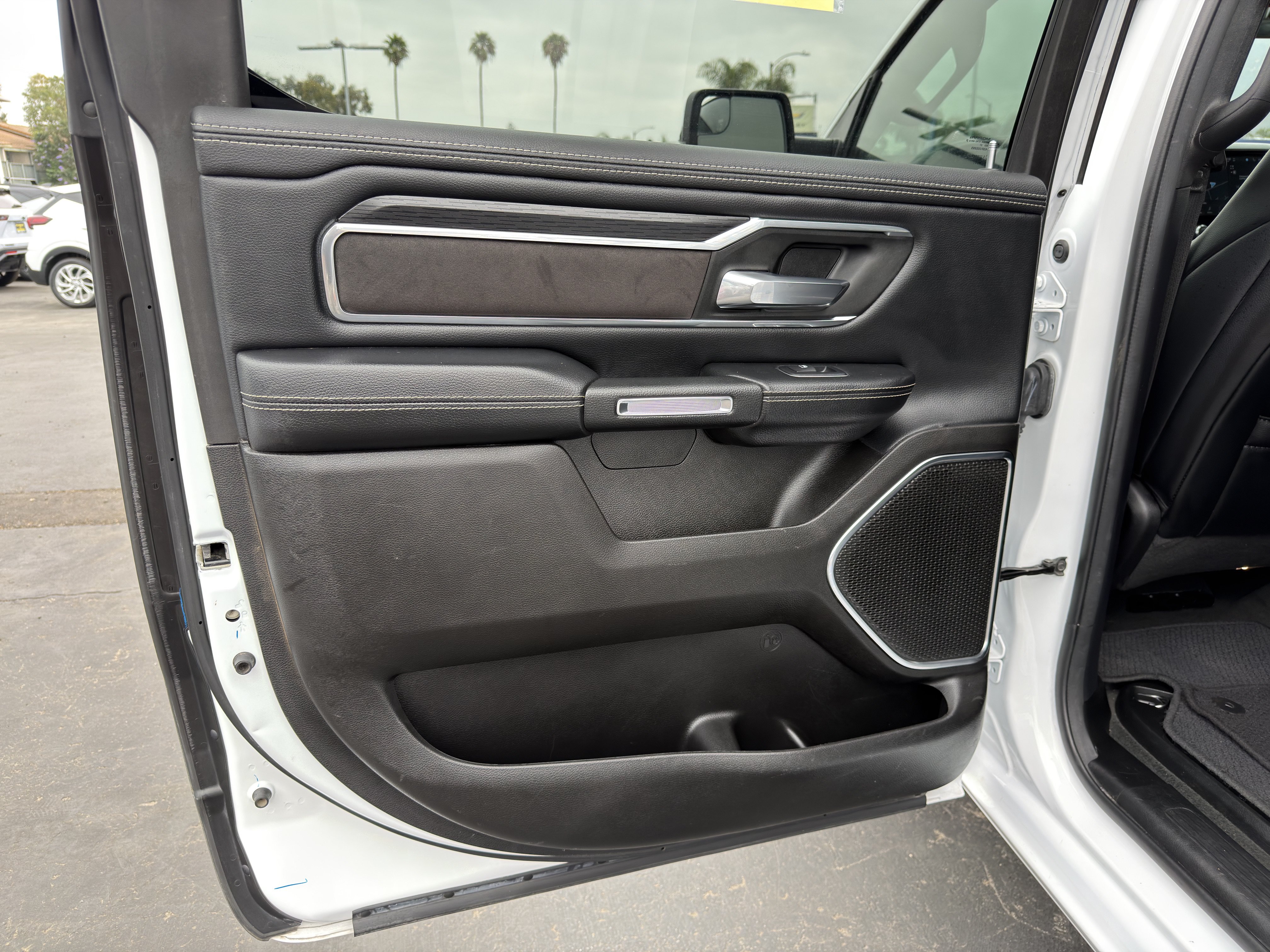 Used 2024 RAM 1500 Laramie AWD/4WD image 19